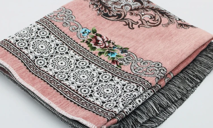 Menyimpan sajadah, Sumber: etsy.com